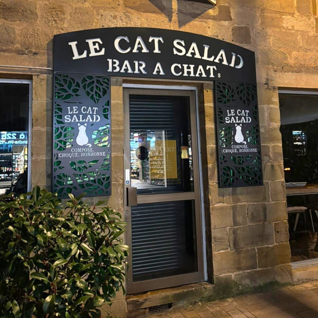 Le Cat Salad enseigne