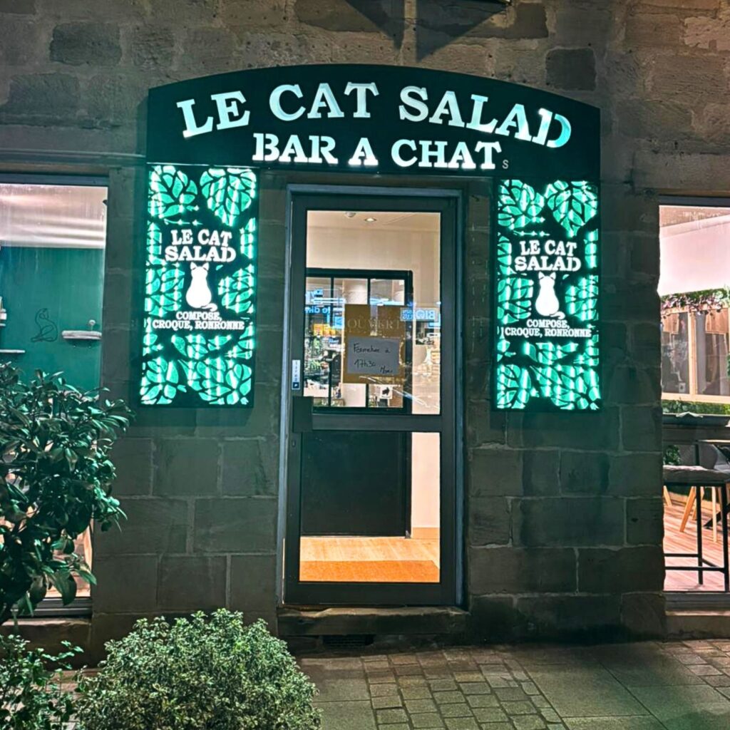 Le Cat Salad enseigne